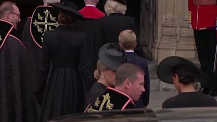 Принц Джордж на 11: Дворецът "Кенсингтън" публикува нова снимка на бъдещия престолонаследник