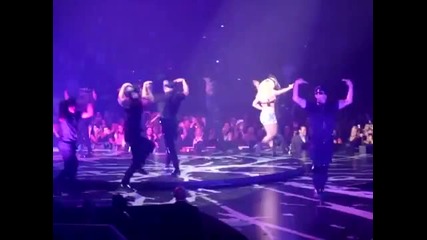 Britney Spears - Womanizer на живо F F T 24.6.11