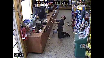 пиян пич опитва да си купи бира