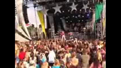 Бг Превод! Hannah Montana - Nobodys Perfect