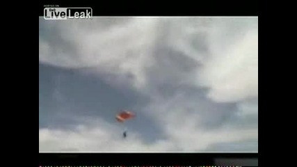 Ненормалник се хвърля от самолет без парашут
