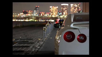 Hай-добрата спoртна кола Nissan Gt-r