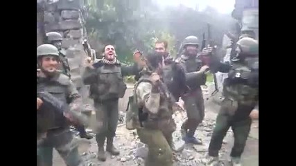 Весели сирийски войници