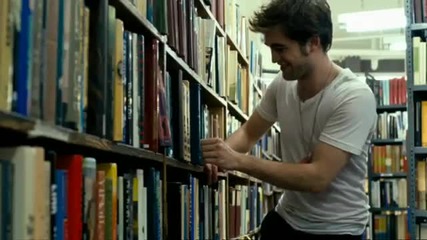 Robert Pattinson speaks at Remember Me premiere 