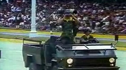 Военен парад във Венецуела при идването на Уго Чавес 1999