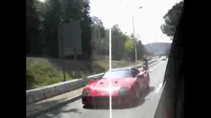 Ferrari F40 - Vs Toyota Previa