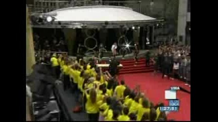 Fergie - London Bridge ( Live at Mtv Video Music Awards 2006) 