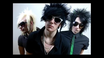 Girls That Scream - No Authority