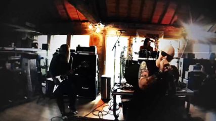 Judas Priest - No Surrender (official Video)