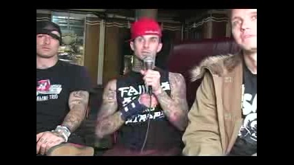 Plus 44 Drummer Travis Barker Playing With One Arm