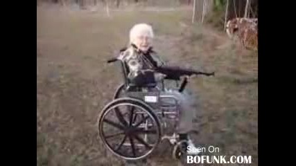 Баба стреля с Автомат