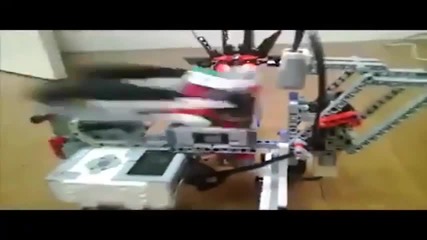 Робот срещу кубчето на Рубик