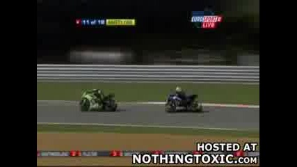 Мотоциклетна надпревара Изпраща Крис Мартин с Летене 