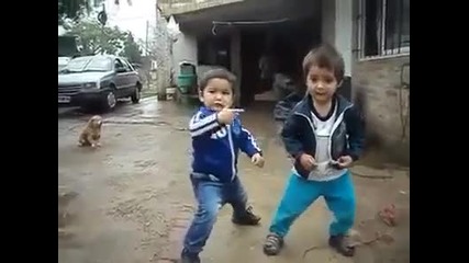 Тези двамата ще ви разбият ( Смях )