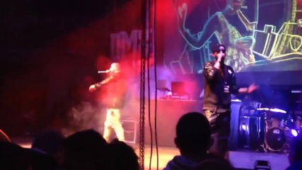 Dee & X (live)