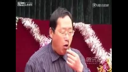 Фокус със змия