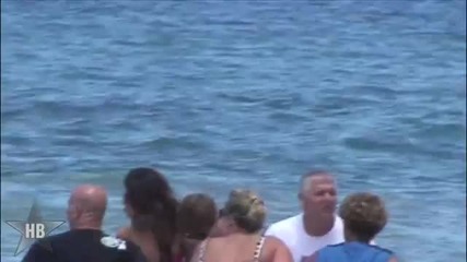 Justin Bieber and Selena - Kissing in Hawaii