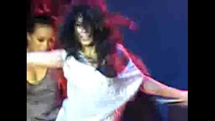 Vanessa sing live pak hook it up