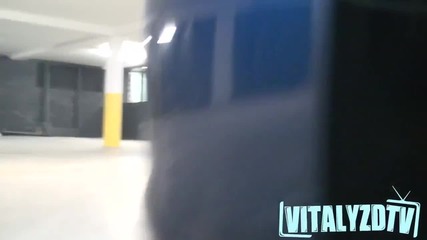 Скрита камера със заложник в асансьора .. !