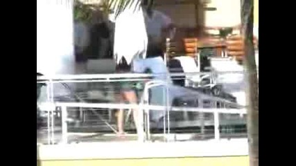 Britney Spears By The Pool In Miami (09 03 09)