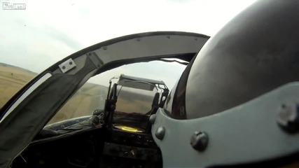 Су-24 лети ниско над земята
