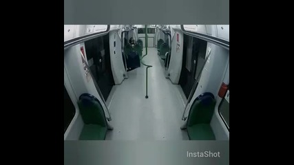 Зомбита в метрото - Страшна шега