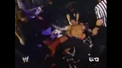 Jeff Hardy прави зашеметителна бомба на Orton
