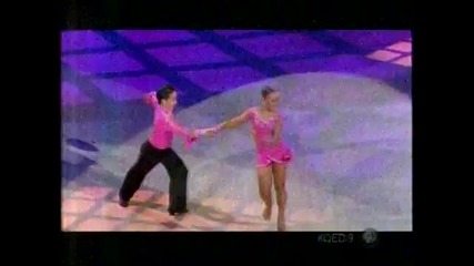 Деца танцуват 