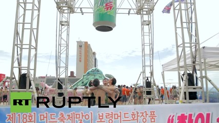 South Korea: Tourists and locals get dirty at mud festival