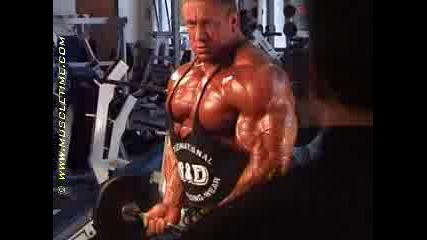 Markus Ruhl Flexes In The Gym