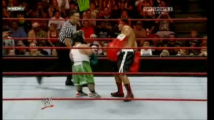 Raw 08/24/09 Hornswoggle vs Chavo Guerrero [ Boxing match]