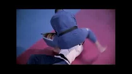 Изумителни Удари Карате Kiss Ass