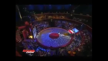 Малко момиченце пее като професионална певица !