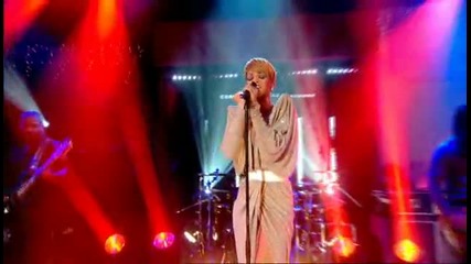 Rihanna - Russian Roulette Live @ Jonathan Ross