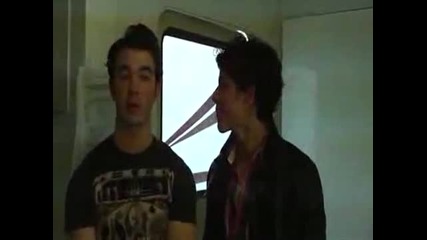Kevin and Nick Jonas on the set of Jonas L.a. 