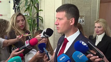 „Ако ни купят компютри, няма да станем програмисти“: Ивелин Михайлов не смята, че летателната техника ще реши проблема с пожарит
