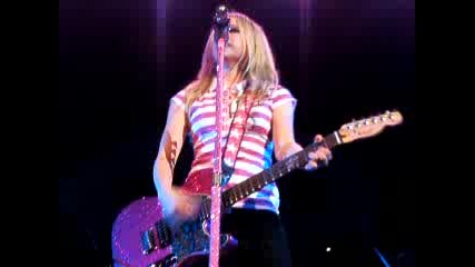 Avril Lavigne - My Happy Ending(live)