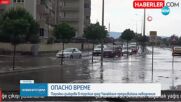 Порои предизвикаха наводнения в Турция, нивото на водата достигна метър