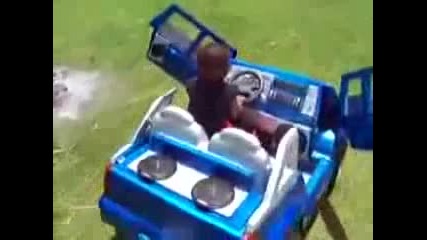 Малките деца също могат да имат готини коли 