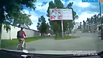 Разгневен шофьор погна велосипедист по тротоара