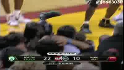 Rajon Rondo страхотна забивка срещу Miami Heat