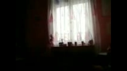 Хвърляне на карта и бутане на кутийки 