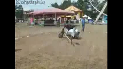 Смях, Падане От Мотор 