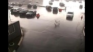 Бурята обстрелва с колички за пазаруване, коли пред супермаркет