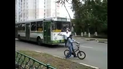 Бабче спира автобус № 658 