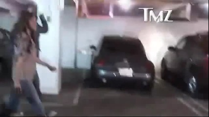 тези хора не ги оставят намира бе!