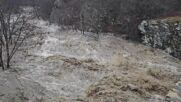 Старият римски мост в бурните води