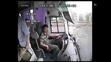 Ето защо на всяка седалка в автобусите трябва да има предпазни колани