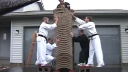 Karate Master breaks 35 bricks with bare hands Kungfu Karate Champion World Fitness Jimnastik Film