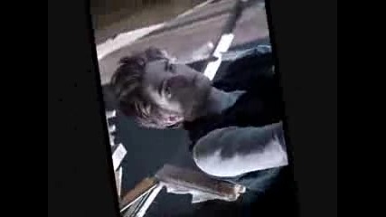 Robert Pattinson - Womanizer